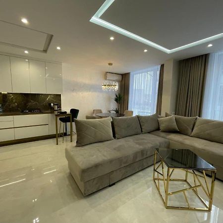Apartments Vip Avalon Leopoli Esterno foto