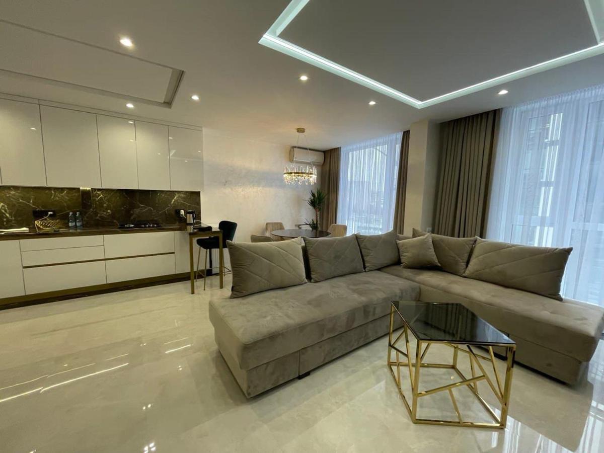 Apartments Vip Avalon Leopoli Esterno foto