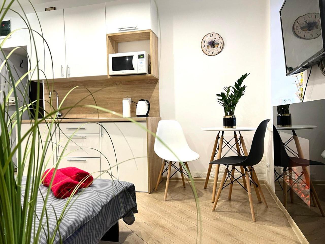 Apartments Vip Avalon Leopoli Esterno foto