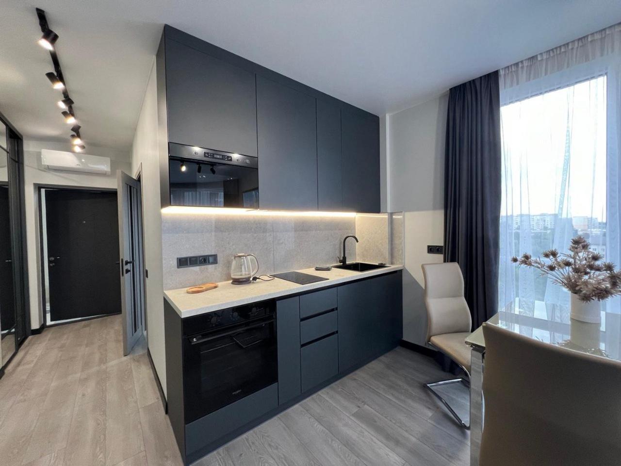 Apartments Vip Avalon Leopoli Esterno foto