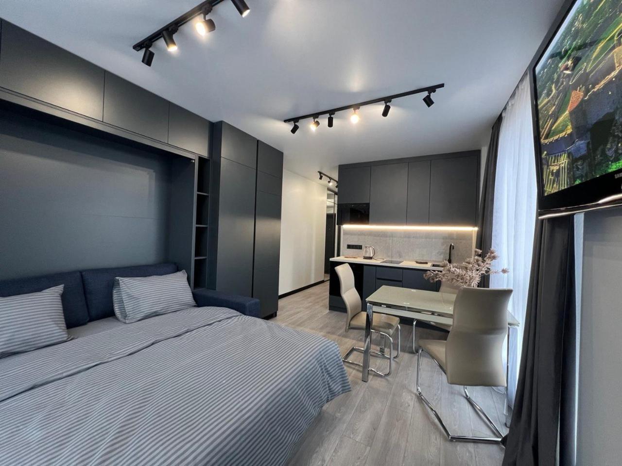 Apartments Vip Avalon Leopoli Esterno foto