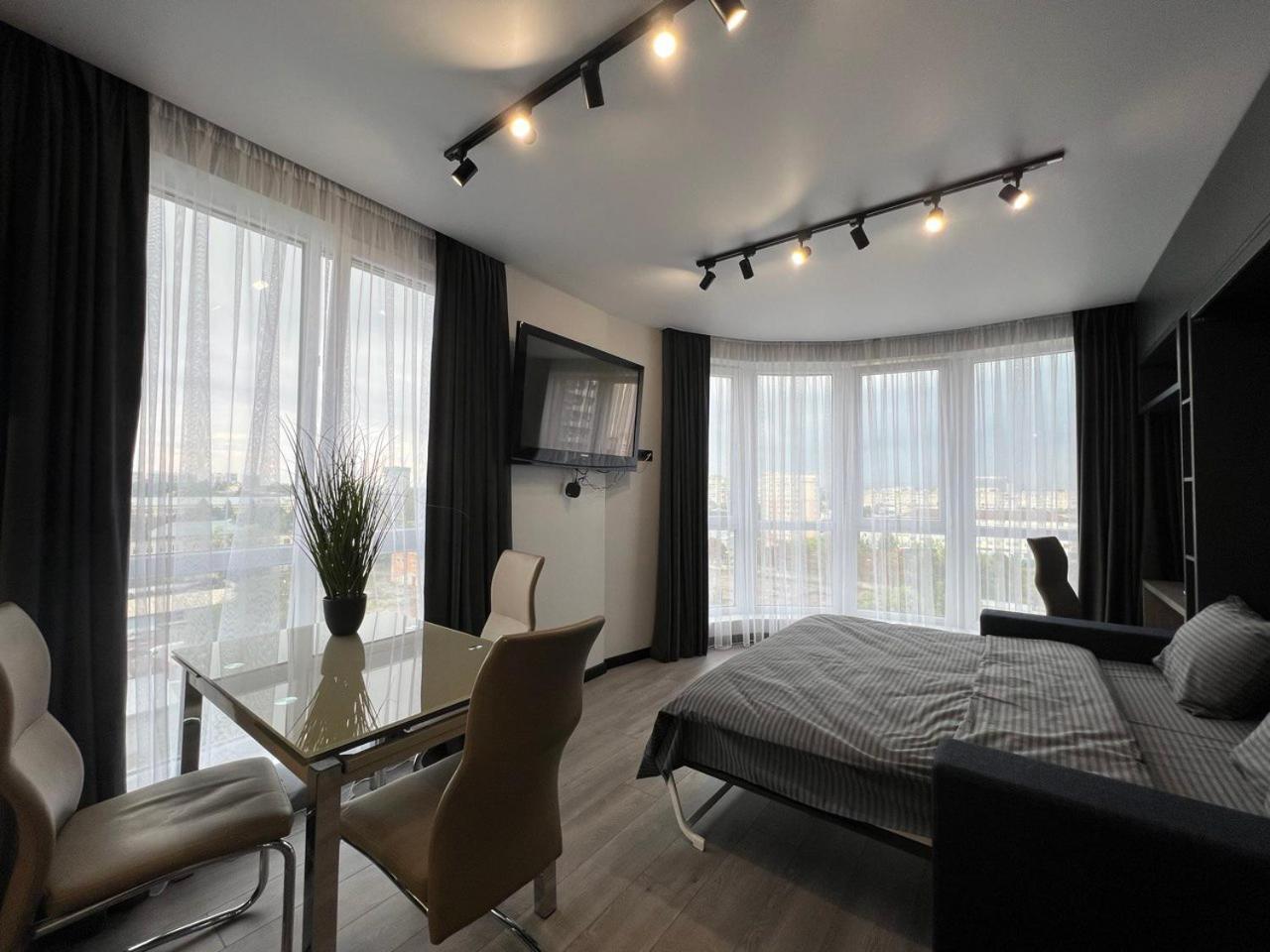 Apartments Vip Avalon Leopoli Esterno foto
